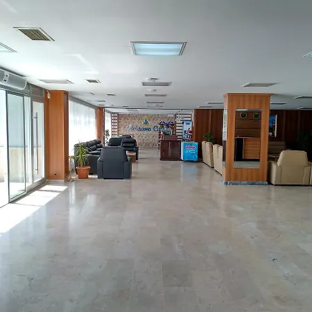 Uluirmak Uygulama Oteli אקסאראי